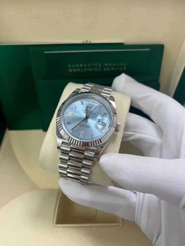 Rolex Day-Date m228236-0012 White gold Ice Blue Dial (Roman Numerals) President bracelet (40mm) Super Clone - Image 9