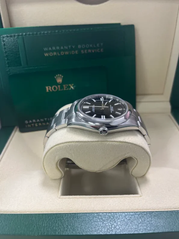 Rolex OYSTER PERPETUAL M124300 41mm - Image 4