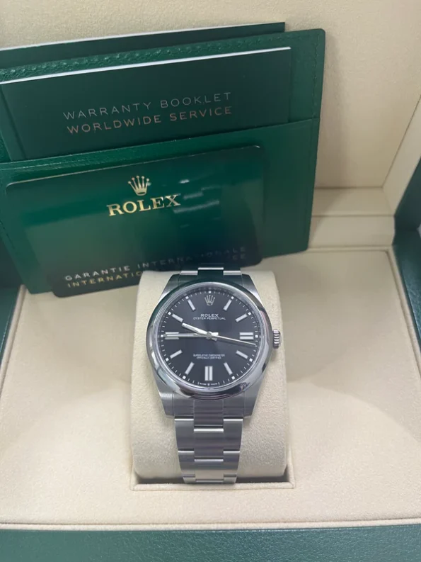 Rolex OYSTER PERPETUAL M124300 41mm - Image 2