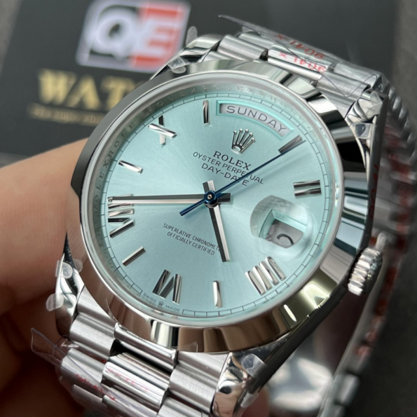 Rolex Day-Date m228206-0044 White gold Ice Blue Dial (Roman Numerals) Smooth Bezel President bracelet (40mm) Super Clone - Image 4