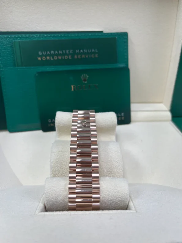 Rolex Day-Date m228235-0003 Rose gold with Chocolate diamond-set Dial President bracelet (40mm) Super Clone - Image 5