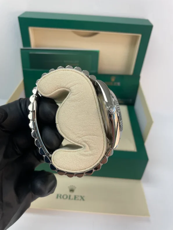 Rolex Day-Date m228239-0046 White gold with White Dial (Roman Numerals) President bracelet (40mm) Super Clone - Image 6