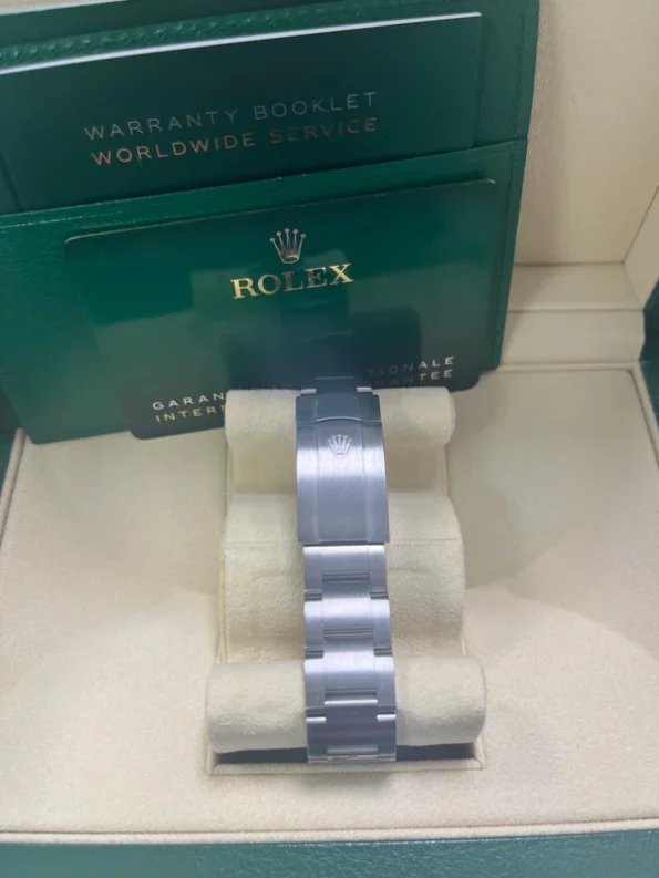 Rolex OYSTER PERPETUAL M124300 41mm - Image 6